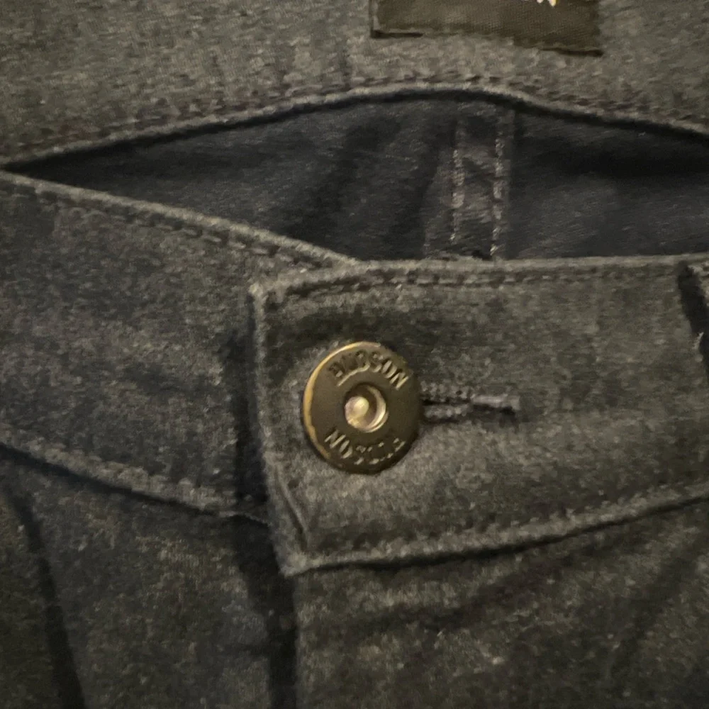 Men’s Hudson Blake Slim Straight jeans in a versatile dark wash.